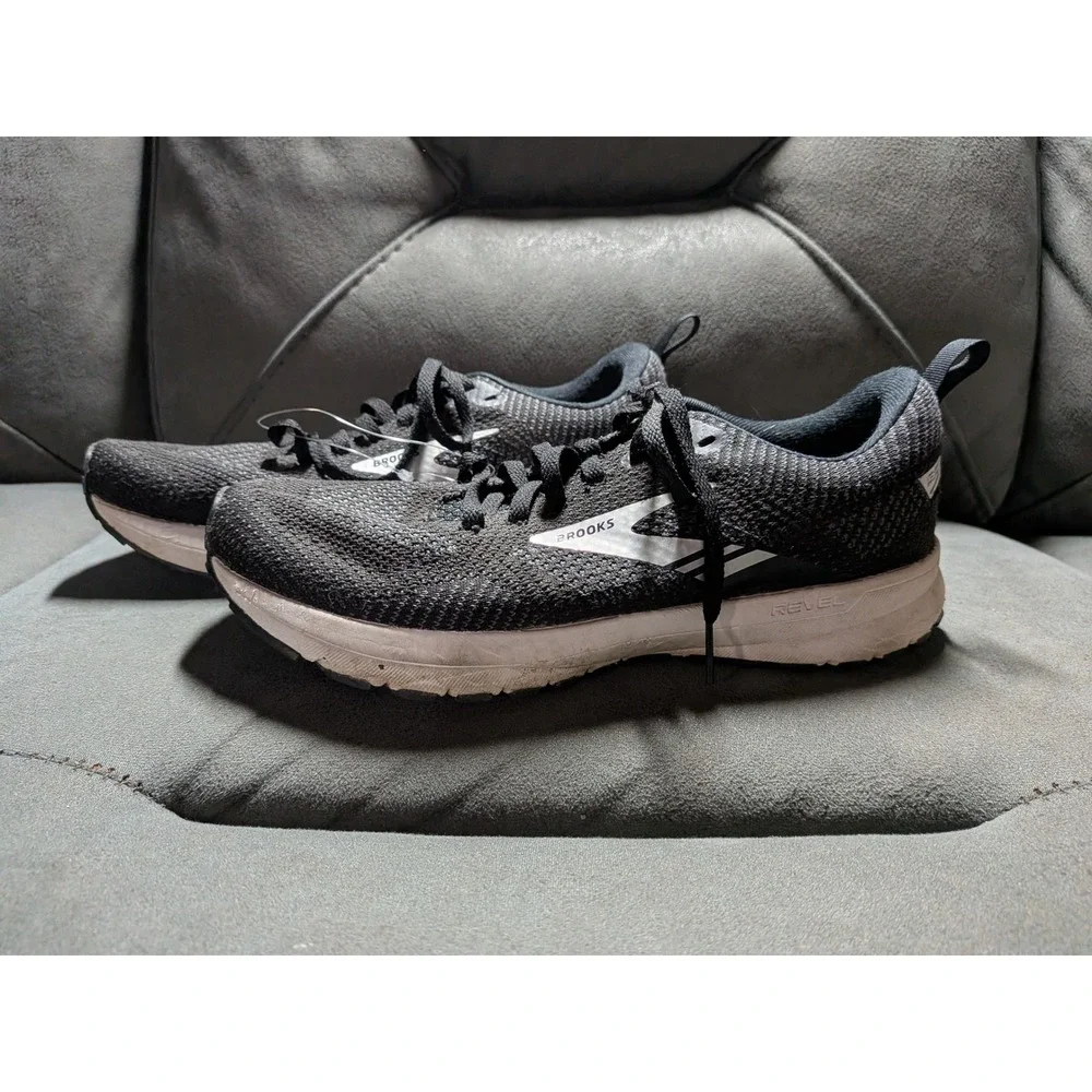 Brooks Revel 5 Running Shoes Mens 8.5 Black White Athletic Sneakers 1203611B036